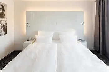 Iat Plaza Hotel 4*